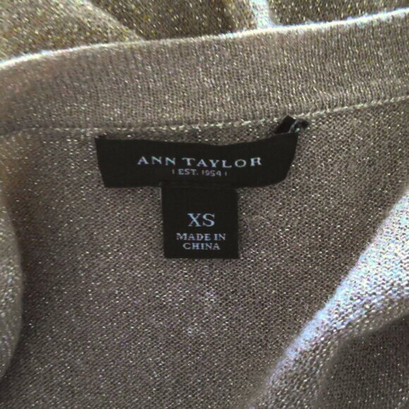 Ann Taylor Cardigan Sweater Champagne Gold Sparkle Pockets MOP Buttons EUC Sz XS - Picture 2 of 4